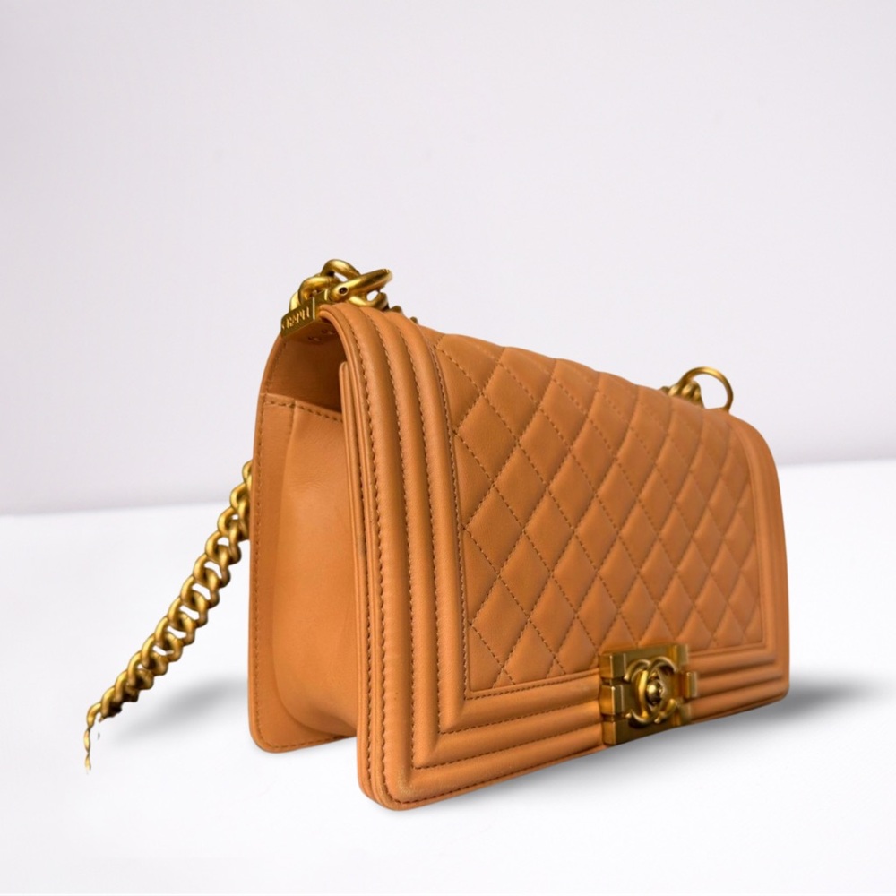 CHANEL Beige Leather Interior - Picture 6 of 16
